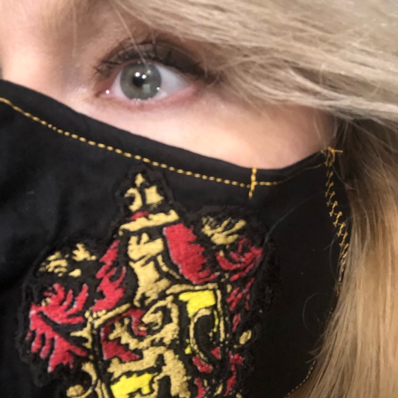 Harry Potter Gryffindor Washable Face Mask - Picture 2 of 5